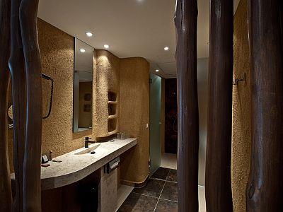 Afrikanisch gestylter moderner Badezimmer im Hotel Bambara in Felsotarkany, im Bükk Gebirge in Ungarn - Bambara Hotel Felsötarkany - Wellness Hotel Bambara im Bükk-Gebirge mit Sonderpreisen