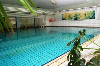 Hotel Europa Budapest - Europa Hotels Congress und Business Center Budapest - Europa Appartement Budapest - Schwimmbad - Europa Hotels Congress Center Budapest - Superior - Aparthotel Europa