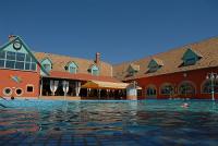 Kururlaub in Ungarn - Schwimmbad im Hotel Liget in Erd in Ungarn