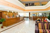 Rezeption und Lobby im Airport Hotel Budapest****