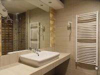 Elegantes und schönes Badezimmer in dem Atlantis Wellness hotel
