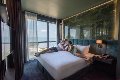 5* Azur Premium Hotel in Siofok - ✔️ Azúr Prémium Hotel***** Siófok - neues Wellnesshotel mit Ausblick auf den Plattensee