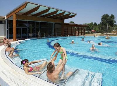 Das Heilbecken im Hotel Barack in Tiszakécske - ✔️ Barack Thermal Hotel Tiszakécske ✔️ Spa Hotel Barack