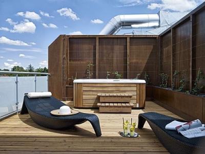 Hotel Barack mit Jakuzzi im Zimmer des Thermal und Heilwasser Hotels in Tiszakécske in Ungarn - ✔️ Barack Thermal Hotel Tiszakécske ✔️ Spa Hotel Barack