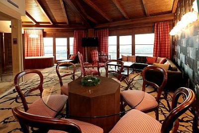 Panoramaaussicht aus der Lobby auf den Wald von Bukk - ✔️ Hotel Cascade Resort Spa Demjén ✔️ Cascade Hotel Aktion!