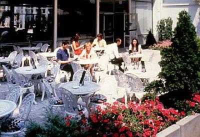 Grillterrasse mit Panorama - Siofok Hotel Hungaria - Plattensee - ✔️ Hotel Hungaria** Siofok - Ermäßigtes Hotel am Plattensee