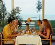 Lido Siofok Hotel Lido - Frühstückbuffet mit reichhaltigen Buffet-Tisch - Club Hotel Siofok - direkt am Plattensee