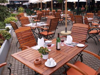 Terrasse im Hotel Danubius Hotel Buk  - ✔️ Danubius Hotel Bük**** ✔️ Wellnesshotel in Bükfürdő
