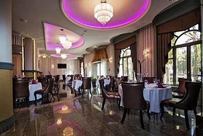 Restauran vom Hotel Glorius Mako in Ungarn in wunderschöner Umgebung - ✔️ Grand Hotel Glorius 4* Makó - Hotel Glorius Makó