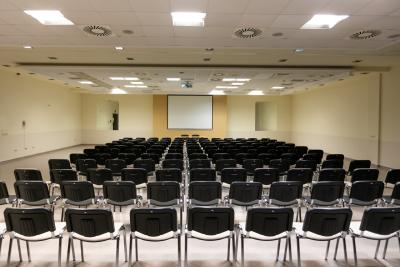 Moderner Konferenzraum im Gotthard Hotel in Szentgotthard - ✔️ Gotthard Therme Hotel Szentgotthárd ✔️ Gotthard Hotel