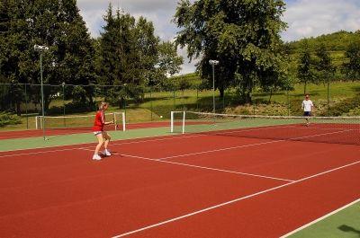 Tennisplatz in Tarcal im Graf Degenfeld Schlosshotel - ✔️ Gróf Degenfeld Kastélyszálló ✔️ Schlosshotel in Tarcal