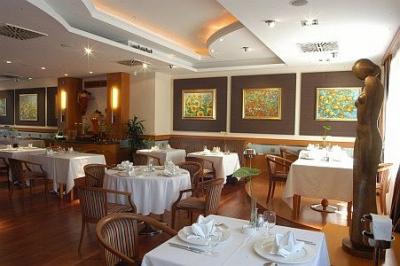 Restaurant im Hotel Kalvaria in der Innenstadt von Györ - ✔️ Hotel Kálvária**** Győr - Zimmerreservierung mit günstigen Preisen in Hotel Kalvaria Györ