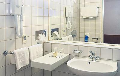 Badezimmer im Hotel Club Tihany - Wellnesshotel direkt am Ufer des Plattensees - ✔️ Hotel Club Tihany**** ✔️ Hotels am Balaton