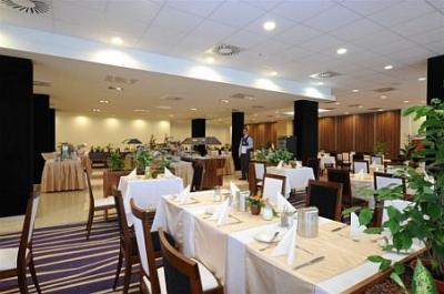 Hunguest Hotel Forras - Szeged - Restaurant im Hotel Forras Szeged - ✔️ Hunguest Szeged ✔️ Wellnesshotel Forrás in Szeged