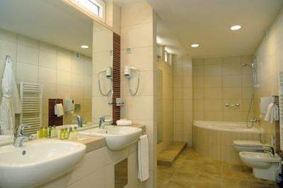 Wellness Hotel Gyula - 4* Wellnesshotel mit modernem Badezimmer - ✔️ Wellnesshotel**** Gyula ✔️ Alles inklusive Wellnesshotel