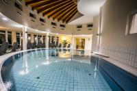 Spa- und Thermalhotel in Heviz - Lotus Therme und Spa Hotel - gedecktes Thermalbecken im Hotel