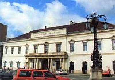 Mercure Hotel Magyar Kiraly Szekesfehervar liegt 60 km von Budapest - ✔️ Mercure Hotel Magyar Kiraly Szekesfehervar ✔️Magyar Király