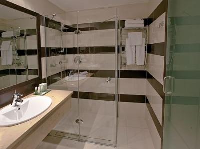 Badezimmer im Hotel Aquaworld Resort Budapest - ✔️ Aquaworld Resort Budapest 4* - Aquaworld Hotel Budapest
