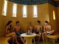 Stimmungsvolle Sauna im Hotel Fabelhaft Shiraz in Ungarn
