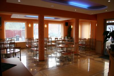 Hotel Viktoria Sarvar am Thermalbad - Cafe des Wellness-Hotels - günstige Angebote auch für Familien - ✔️ Hotel Viktória*** Sárvár - 3 Sterne Hotel in Sarvar