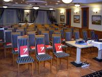 Hotel Villa Classica - gut ausgerüsteter Konferenzraum in Papa