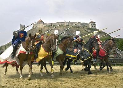 Sümeger Ritterspiele und Programmangebote in der Nähe vom Hotel Kapitany und von der Burg in Sumeg - ✔️ Hotel Kapitany Wellness Sümeg ✔️ Günstige Hotel Kapitány