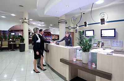 Castrum Hotel Szekesfehervar 4* Rezeption - ✔️ Castrum Hotel**** Szekesfehervar - Castrum in Szekesfehervar