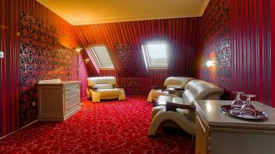 Luxuszimmer von Hotel Obester in der Innenstadt von Debrecen für das Blumenkarneval - Hotel Óbester*** Debrecen - günstiges Viersternehotel Obester im Zentrum von Debrecen