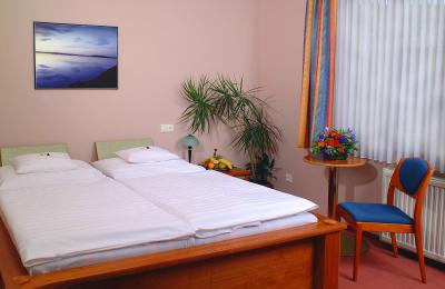 Unterkunft in Eger - Bequemes Zweibettzimmer im 3-Sterne Hotel Unicornis Eger - ✔️ Hotel Unicornis*** Eger - Ermäßigtes Spezial-Wellnesshotel mit Halbpension in Eger