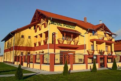 Hotel Royal - preisgünstige Unterkunft in Cserkeszolo am Thermalbad - ✔️ Royal Hotel Cserkeszőlő ✔️ günstige Hotel in Cserkeszolo