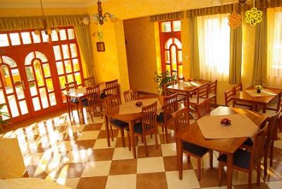 Unterkunft mit Frühstück in Cserkeszolo - ✔️ Royal Hotel Cserkeszőlő ✔️ günstige Hotel in Cserkeszolo