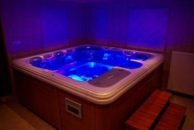 Hotel Royal in der Nähe des Thermalbades der Stadt - ✔️ Royal Hotel Cserkeszőlő ✔️ günstige Hotel in Cserkeszolo