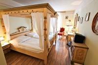 Das elegante und romantische Hotelzimmer im Hotel Sissi in Budapestn 