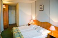 Hotel Szieszta Sopron's Doppelzimmer mit freier Benutzung des Wellnessbereiches und mit Halbpension