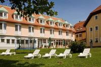 Garten des Thermalhotels in Mosonmagyarovar - Thermal Hotel Aqua ***