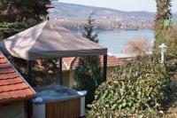 Jacuzzi mit Panorama auf Donau in Visegrád in Var Wellness und Kastelyhotel