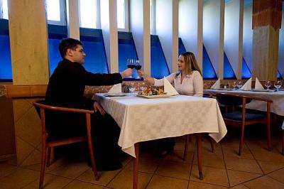 Wellness-Hotel Aranyhomok Kecskemet - Restauran - ✔️ Hotel Aranyhomok Kecskemét ✔️ Wellnesshotel in Kecskemet
