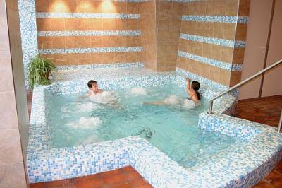 Sprudelbad im Wellnesshotel Aranyhomok - ✔️ Hotel Aranyhomok Kecskemét ✔️ Wellnesshotel in Kecskemet